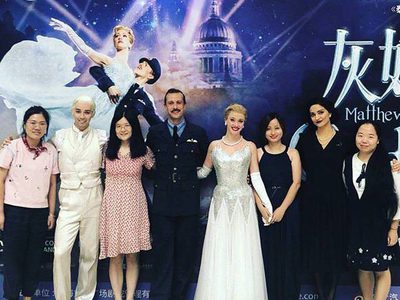 Cast from left to right: Liam Mower (The Angel), Edwin Ray (The Pilot), Cordelia Braithwaite (Cinderella), Anjali Mehra (The Stepmother) with audience members