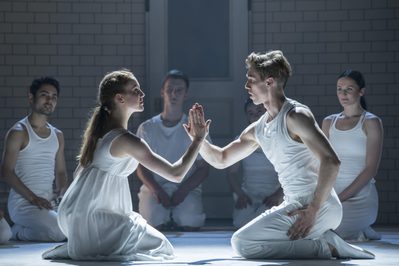 Romeo (Andrew Monaghan) and Juliet (Seren Williams) - Montague Company